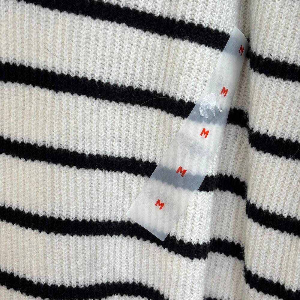 Old Navy Women's Striped V-Neck Sweater Size Medium NWOT - Picture 2 of 4